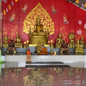 Монах в храме Большого Будды